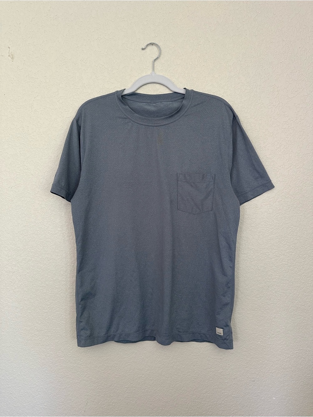 Vuori Men's Tradewind Performance Pocket Tee Slate Blue Size Medium - Picture 3 of 9